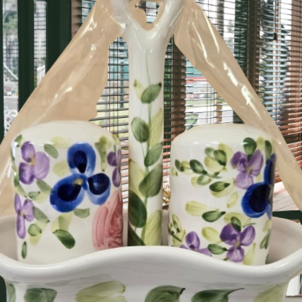 TableTops Unlimited Mariam's Garden Salt Pepper Shakers w/ Caddy hand painted - Picture 2 of 4